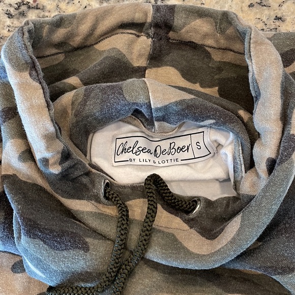 Chelsea DeBoer by lily & Lottie long sleeve cowl sweatshirt - Picture 2 of 3